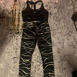 Women's Nike Icon Clash Metallic S Gold Black Print Fast Training Tights